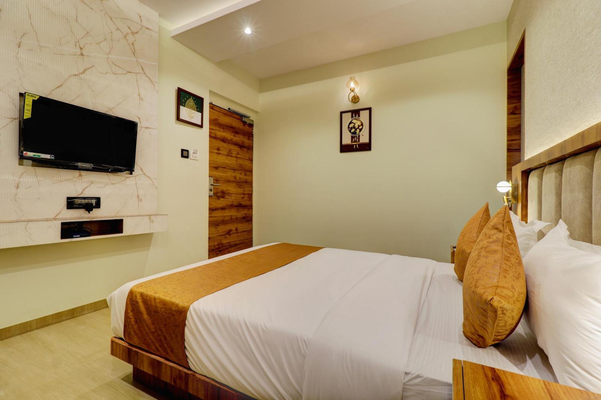 Home2 Studio Apartments Mumbai Exterior photo